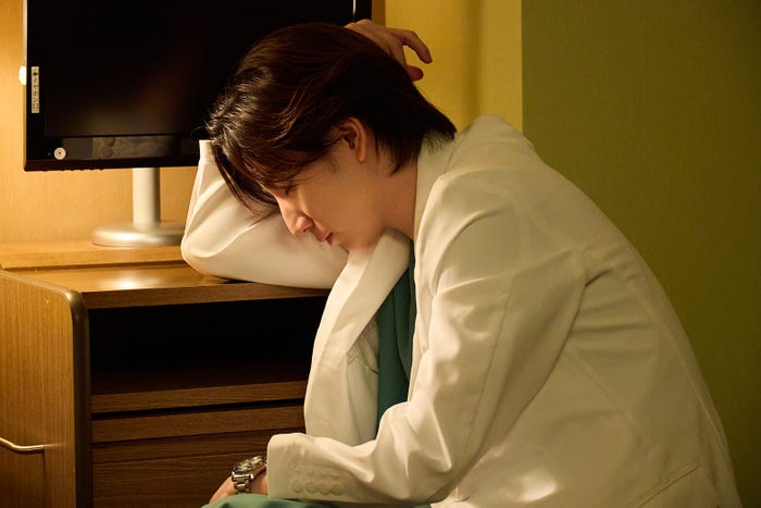 京本大我「10回切って倒れない木はない」第5話(C)日本テレビ