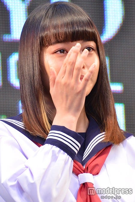 感極まって涙した山本舞香【モデルプレス】