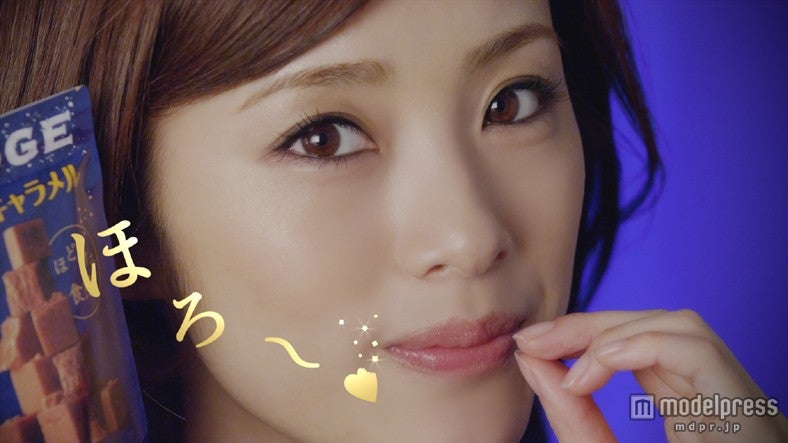 上戸彩／森永ファッジ新CM「ファッジ キャラメルなのに」篇