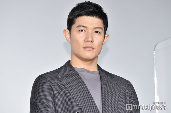 鈴木亮平(C)モデルプレス