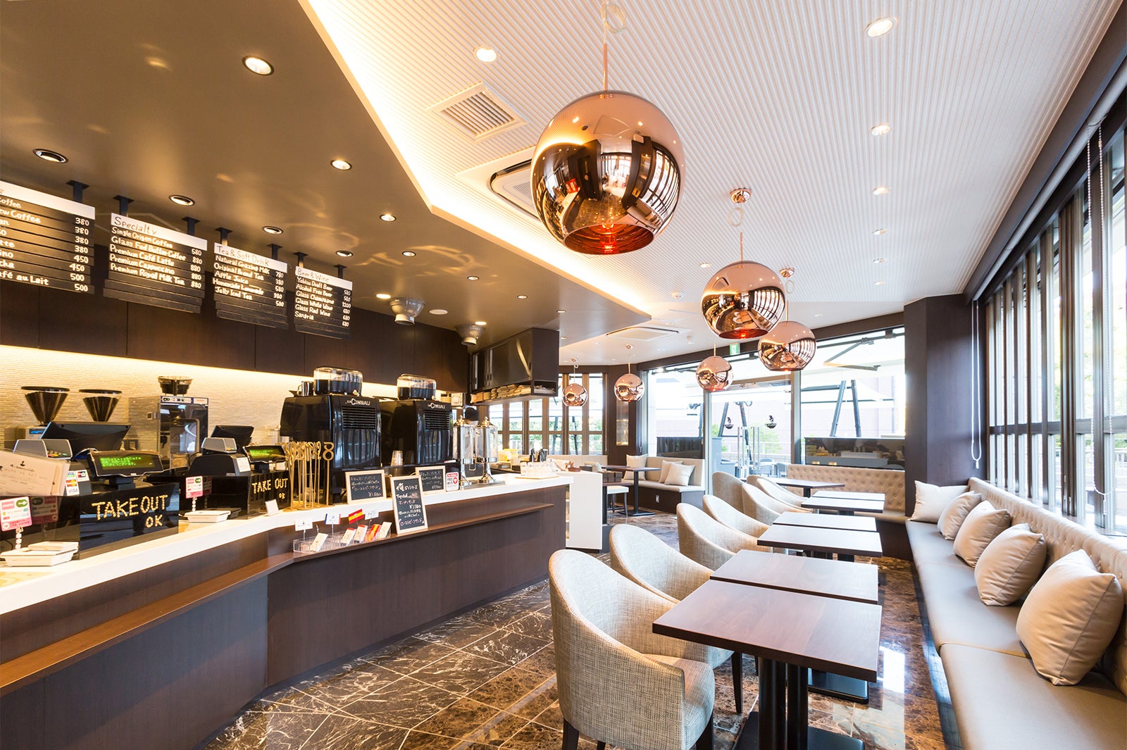 内観／画像提供：俺の株式会社