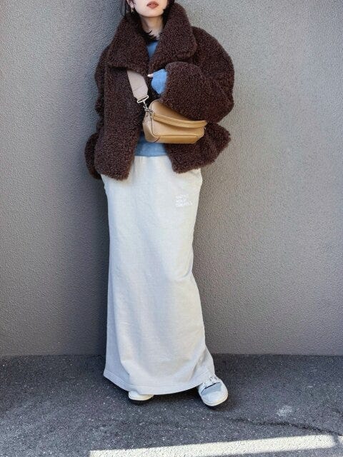 2025冬大人女性ボアブルゾン華やかカジュアルコーデ