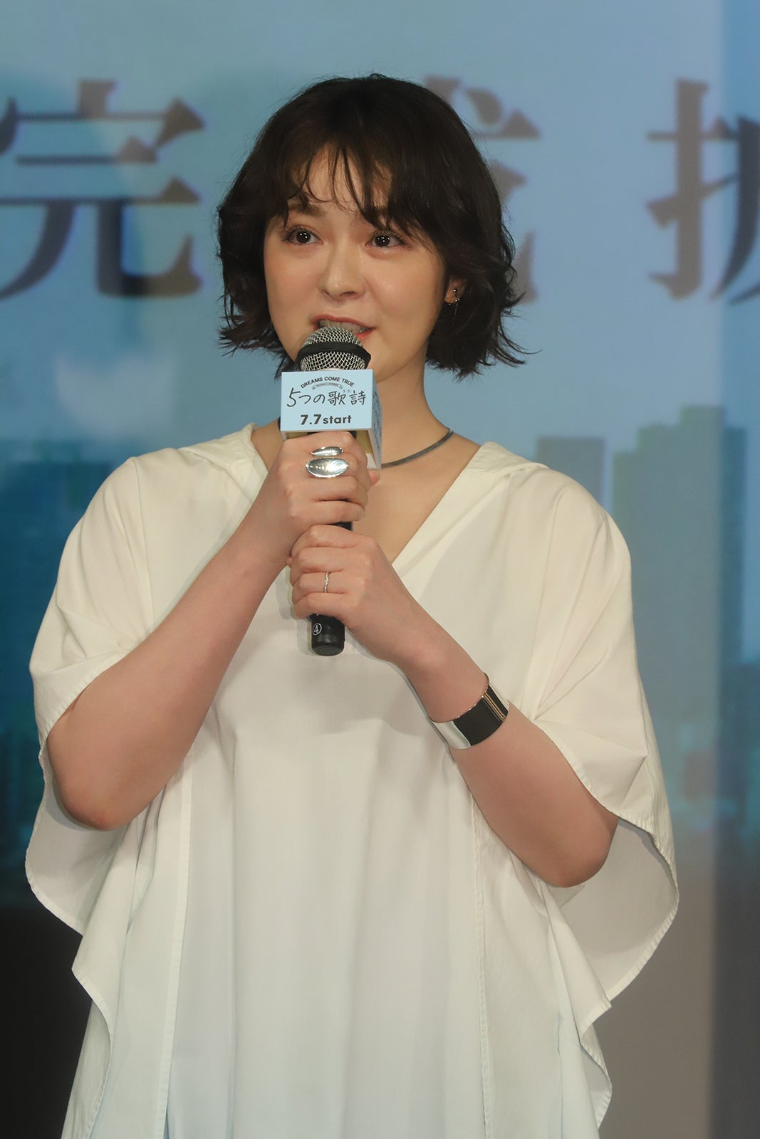 貫地谷しほり （C）2022 東北新社