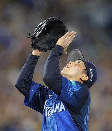 DeNAが4連勝＆2カード連続勝ち越しで3位ヤクルトとゲーム差なし接近 打線爆発14安打11得点 東が今季8勝目