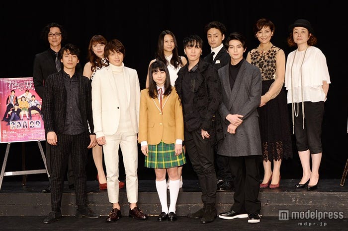 (前列左から)上山竜治、白洲迅、加藤梨里香、松下優也(X4)、真剣佑(後列から)吉野圭吾、玉置成実、古畑奈和、木村了、生田智子、鈴木裕美