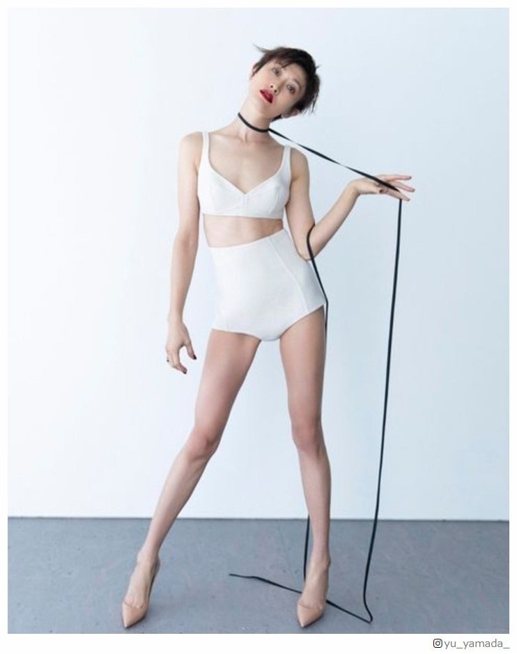 山田優、ビキニ風セットアップでスラリ美脚披露「理想」「スタイル良すぎ」と反響