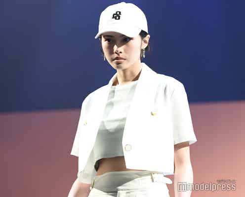“安斉かれんの妹”公表が話題の安斉星来、ほっそりウエストチラ見せ 夏っぽホワイトコーデ<TGC teen 2022 Fukuoka>