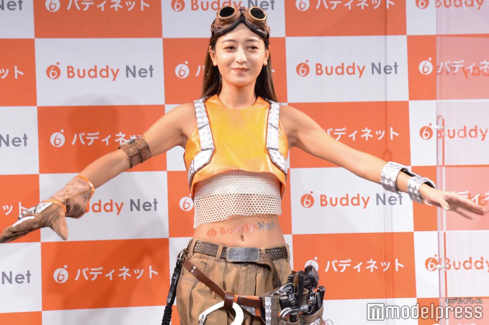 美腹筋を披露したみちょぱ（C）モデルプレス