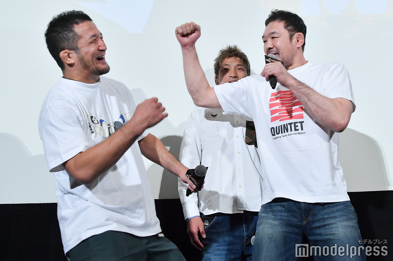 プロレス技を実演 （C）モデルプレス