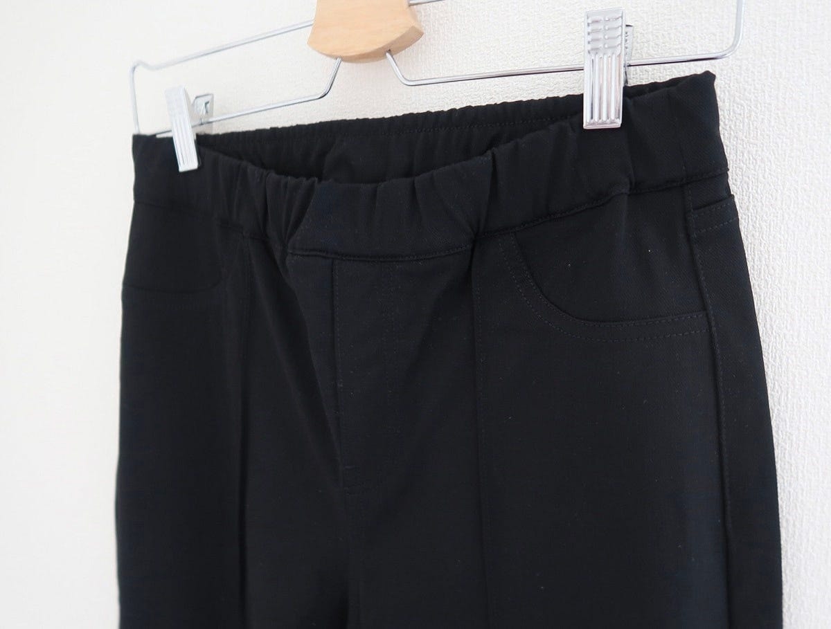 ウエストはゴムではきやすく楽なので快適に過ごせます