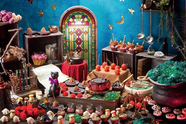 ヒルトン大阪の新作スイーツビュッフェ、黒猫&魔法使いのキッチンをイメージ