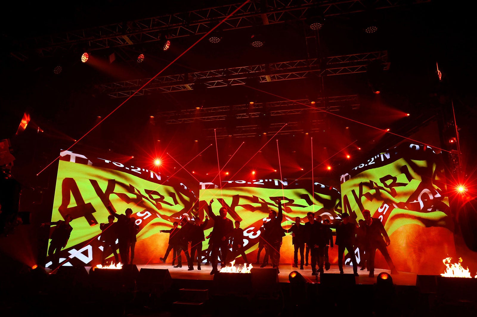 配信ライブ『LIVE×ONLINE INFINITY　三代目 J SOUL BROTHERS 10th ANNIVERSARY ～JSB HISTORY～』より（提供写真）