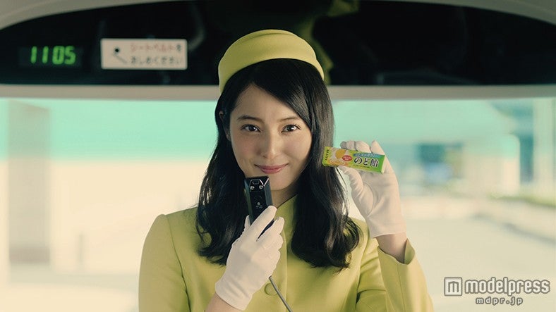 佐々木希／新CM「ツアーガイド」篇より