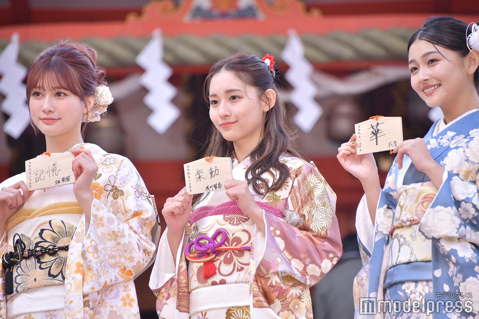 生見愛瑠、浅川梨奈、花（C）モデルプレス