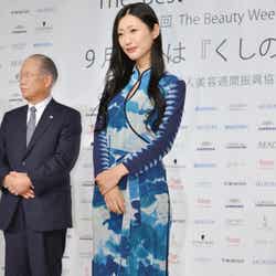 落ち着いたワンピースから色気を醸しだす壇蜜