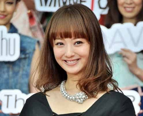 佐々木希、「弾丸トラベラー」で親友モデルとTV初共演