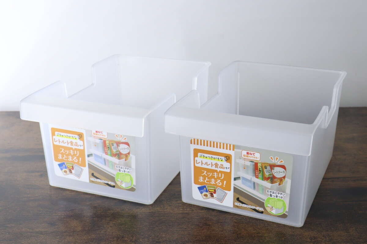 セリアのレトルト食品ストッカーが2つ並ぶ