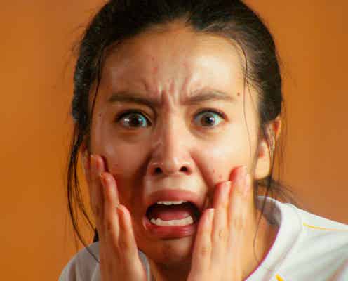 Koki,、別人級すっぴんから女神になるもピンチ 七変化の表情魅せる「女神降臨」特別映像解禁