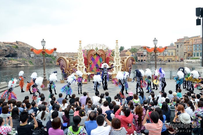 新プログラム「ウェルカム・スケルトン・フレンズ」/スケルトンによるパフォーマンス