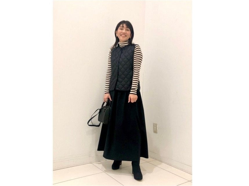 ボーダーニットの上に重ねてもすっきり見えるシルエットが使いやすい 出典:WEAR