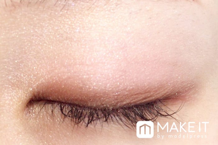 ルナソル/カラフルスカイアイズ/03 Pink Orange ピンクをメインに使用 (C)メイクイット