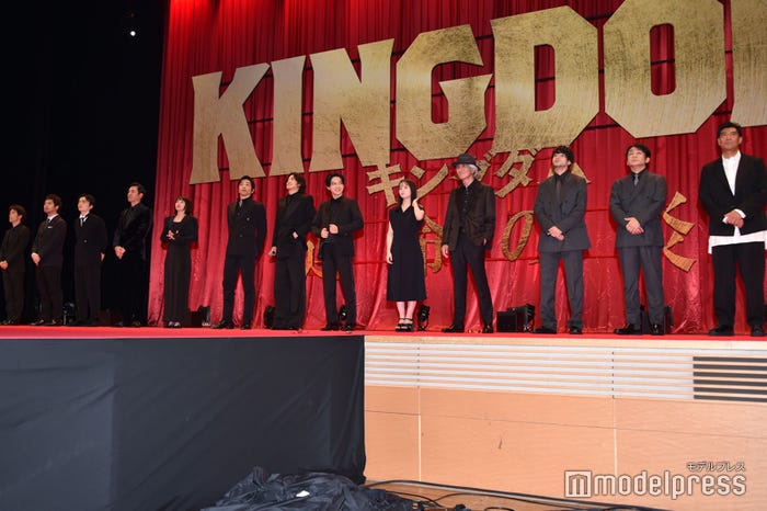 (左から)佐藤信介監督、三浦貴大、岡山天音、要潤、清野菜名、大沢たかお、山崎賢人、吉沢亮、橋本環奈、佐藤浩市、山田裕貴、片岡愛之助、高嶋政宏(C)モデルプレス