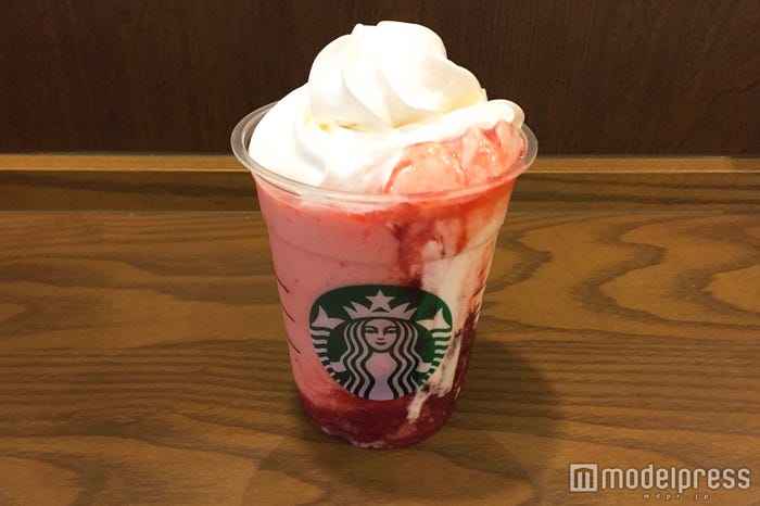ストロベリー ディライト フラペチーノ(C)モデルプレス
