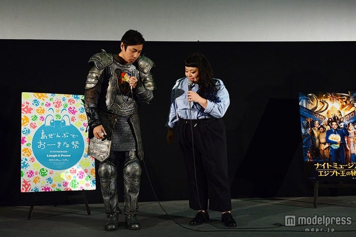 舞台挨拶の様子/(左から)徳井義実、渡辺直美