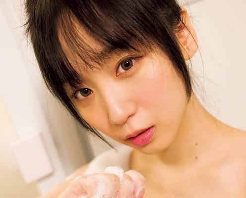 伊織もえ、美乳魅せの妄想体現 “僕ヤバ”コラボ写真集タイトル決定&イベント開催