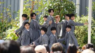 秋元康氏プロデュース男性グループ お披露目イベントでお見送り会も実施 メンバー感激「視線が暖かくて」