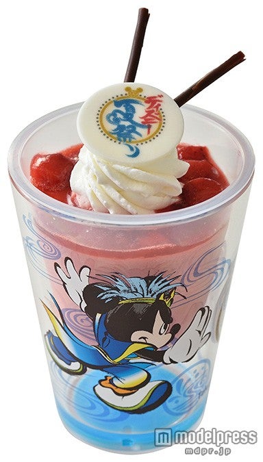 ラズベリーチョコレートムース、スーベニアカップ付き￥580／TDL（C）Disney