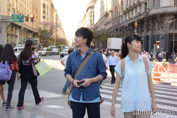 佐藤健、宮崎あおい(C)2016 映画『世界から猫が消えたなら』製作委員会