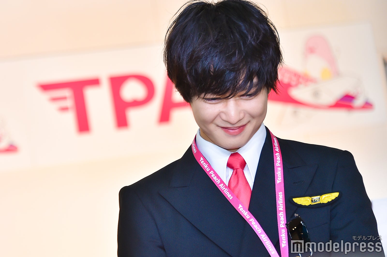 笑いがこぼれる千葉雄大 （C）モデルプレス