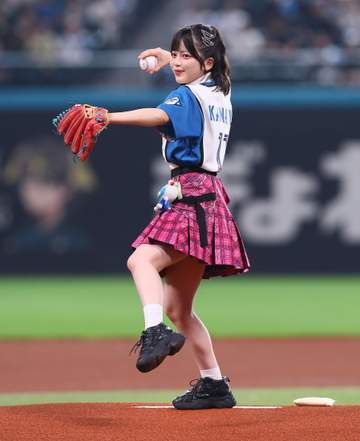 AKB48川村結衣 始球式で「あーっ！」と悲鳴 投球が大きく外れ「ちょっと力みずぎちゃいましたぁ。悔しいです」