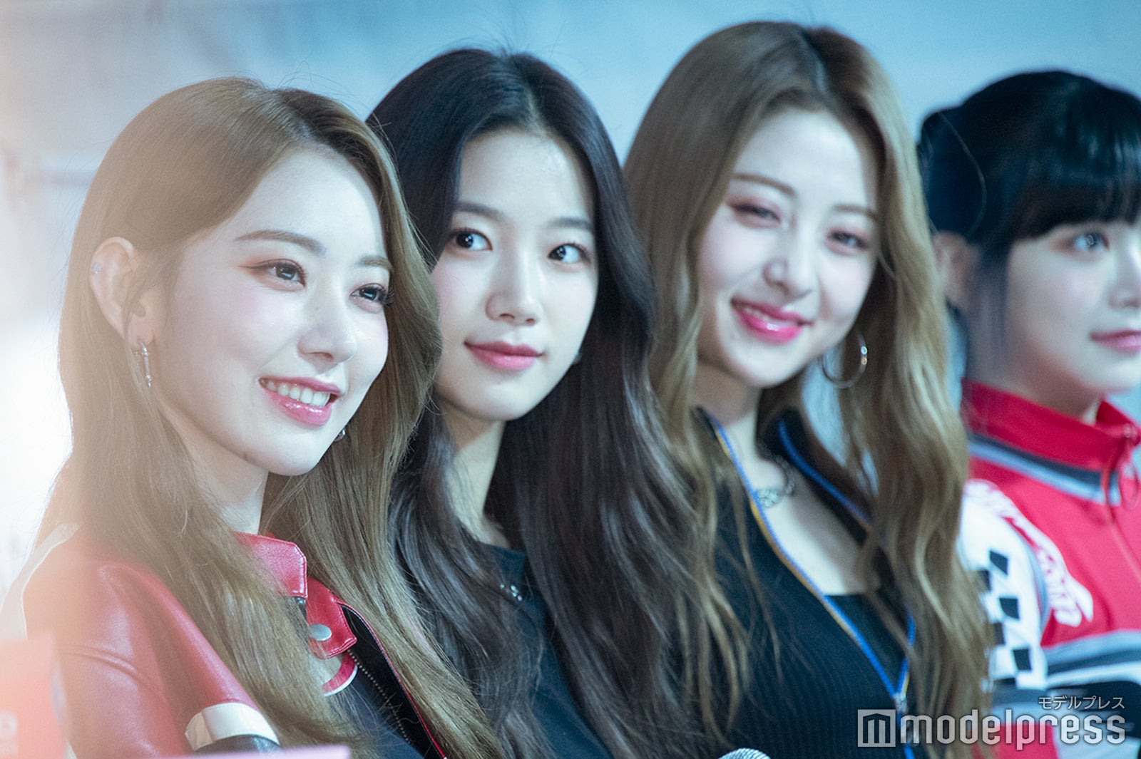 宮脇咲良、カズハ、ホ・ユンジン（C）モデルプレス