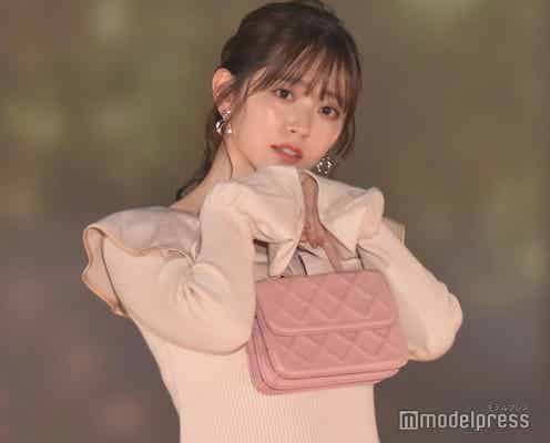 鈴木愛理、美デコルテ際立つロングワンピ キュートな困り顔に釘付け<GirlsAward 2022 A/W>