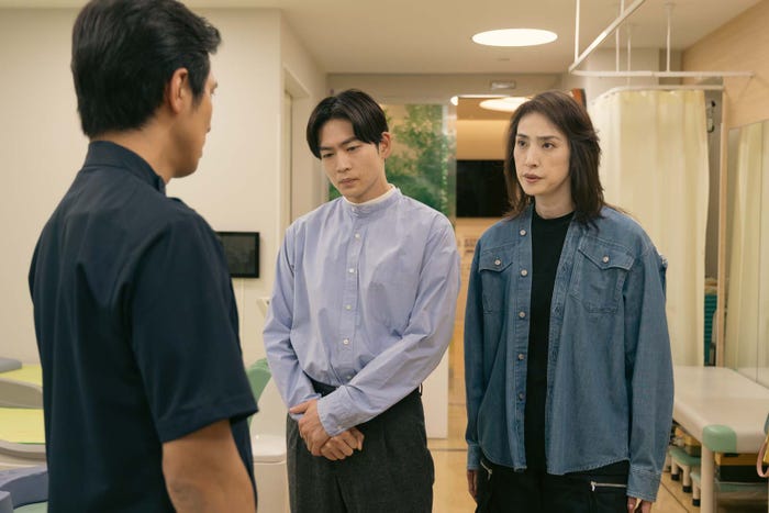 高橋光臣、松下洸平、天海祐希「合理的にあり得ない~探偵・上水流涼子の解明~」第9話より(C)カンテレ