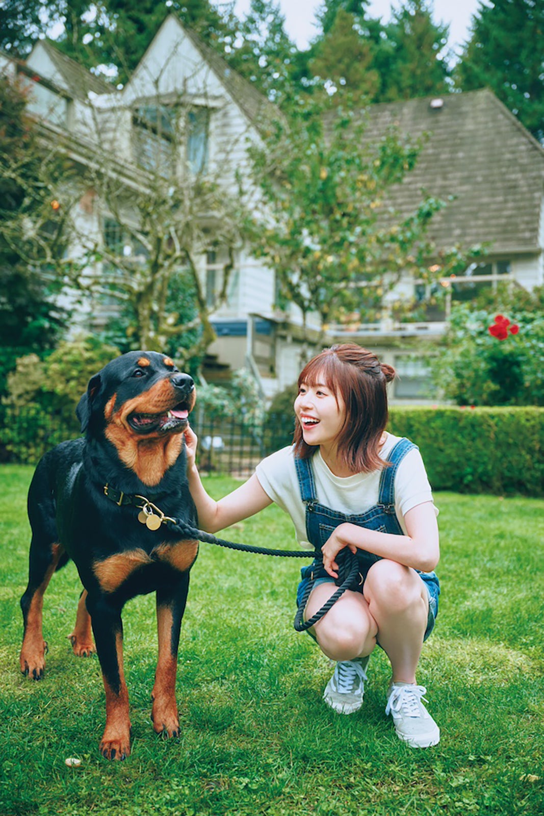 松田好花 1st写真集「振り向いて」楽天ブックス限定版裏表紙／撮影：岡本武志／講談社