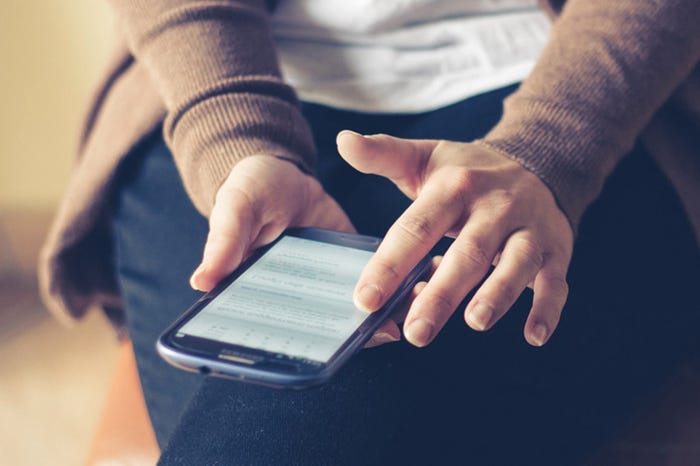 礼儀的なあいさつは意外と見られているもの/photo by GAHAG