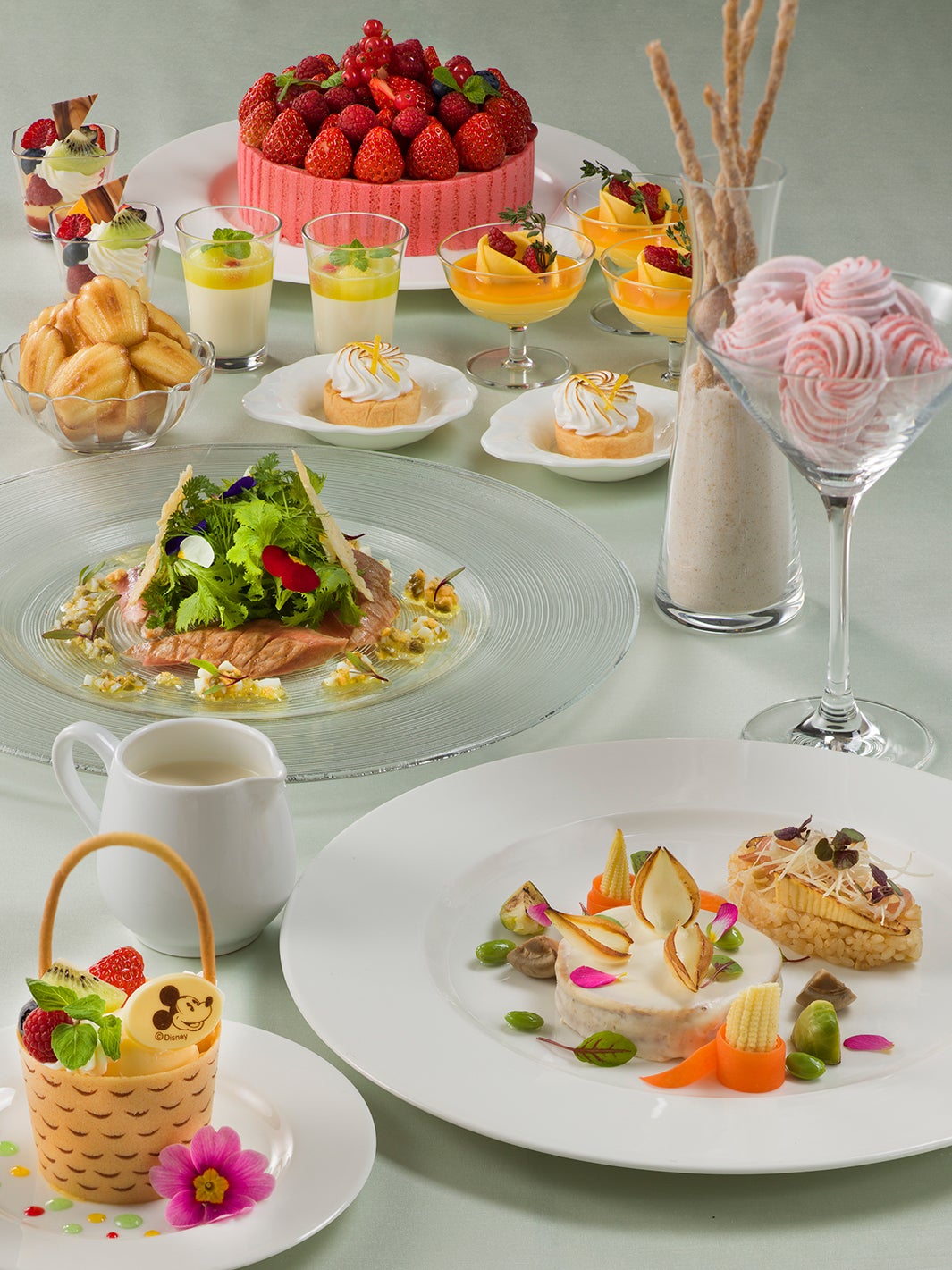 「エンパイア・グリル」エンパイアランチ4,100円／（C）Disney