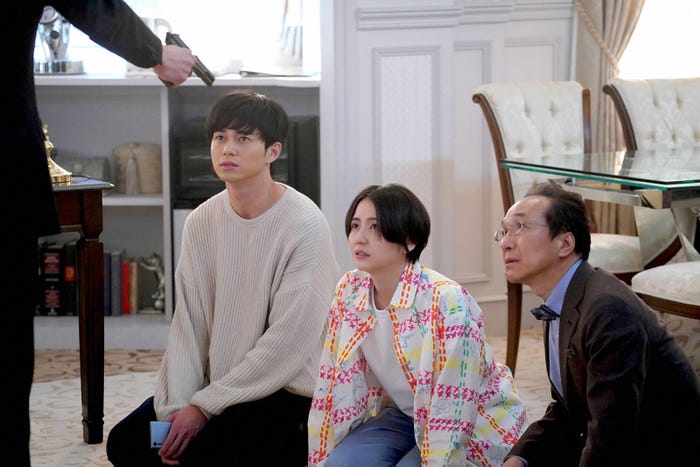 (左から)東出昌大、長澤まさみ、小日向文世(C)フジテレビ