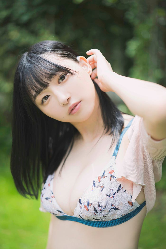 我妻ゆりか/撮影:カノウリョウマ「B.L.T.8月号」(東京ニュース通信社刊)