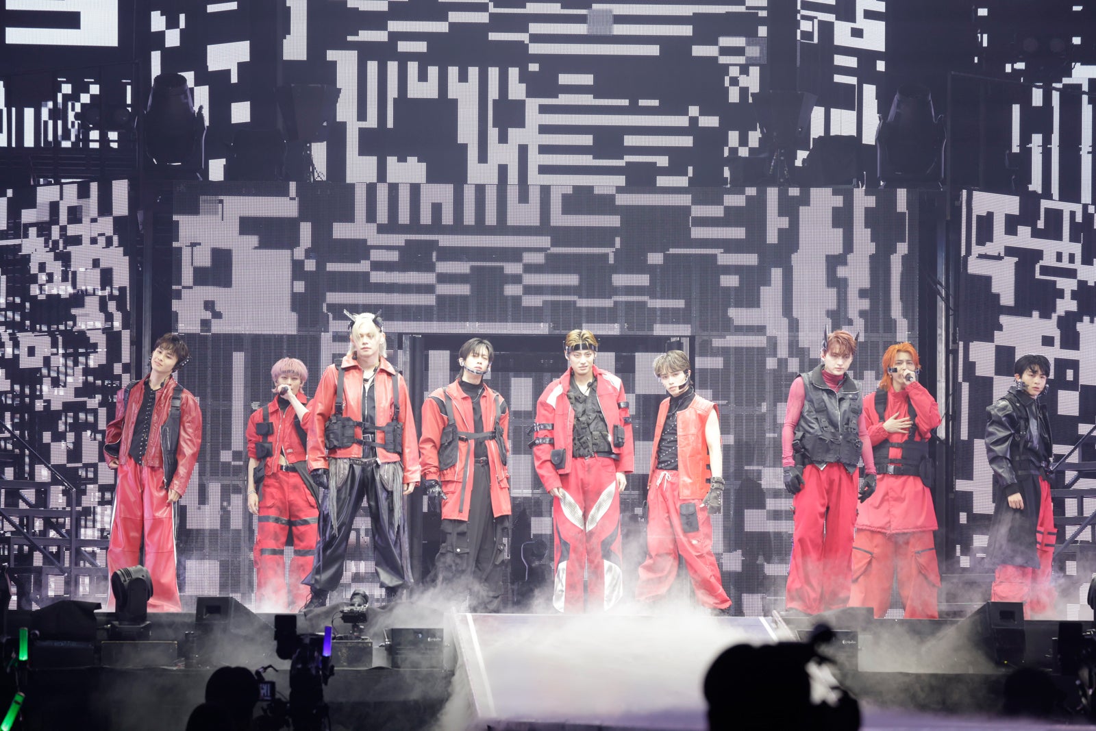 超特急、悲願の東京ドーム決定で歓喜の抱擁 涙で語った15年目の決意「やっててよかった」【「REAL？」レポート／セットリスト】