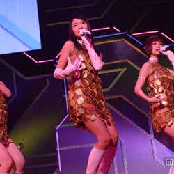 柏木由紀、北原里英、篠田麻里子(C)AKS