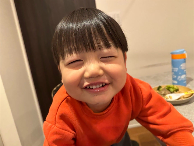 あいのり・桃、3歳次男の前歯に‟異変”「灰色に見える」…自身の幼少期の写真も公開