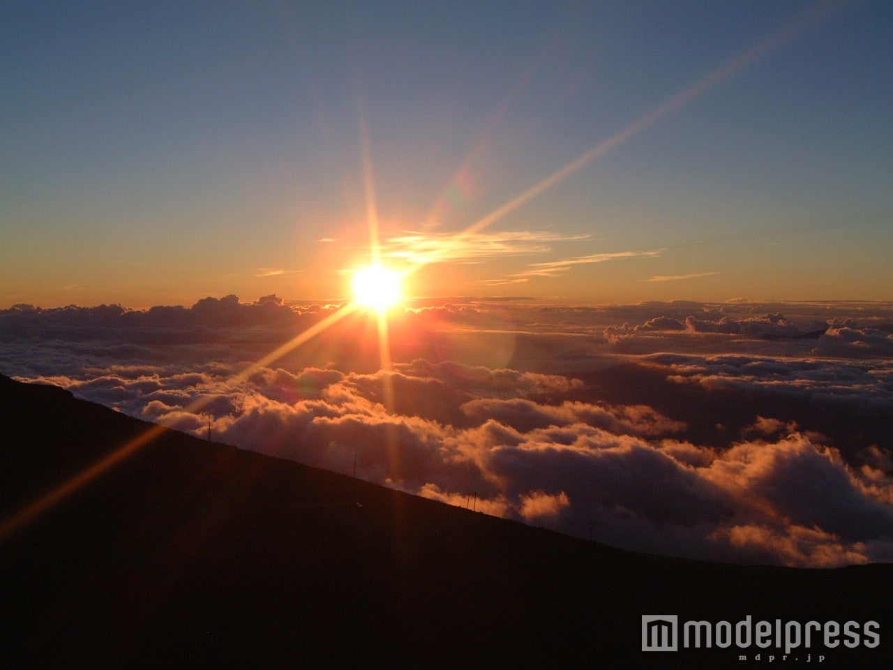マウナ・ケア山頂のサンライズ／画像提供：JTBワールドバケーションズ