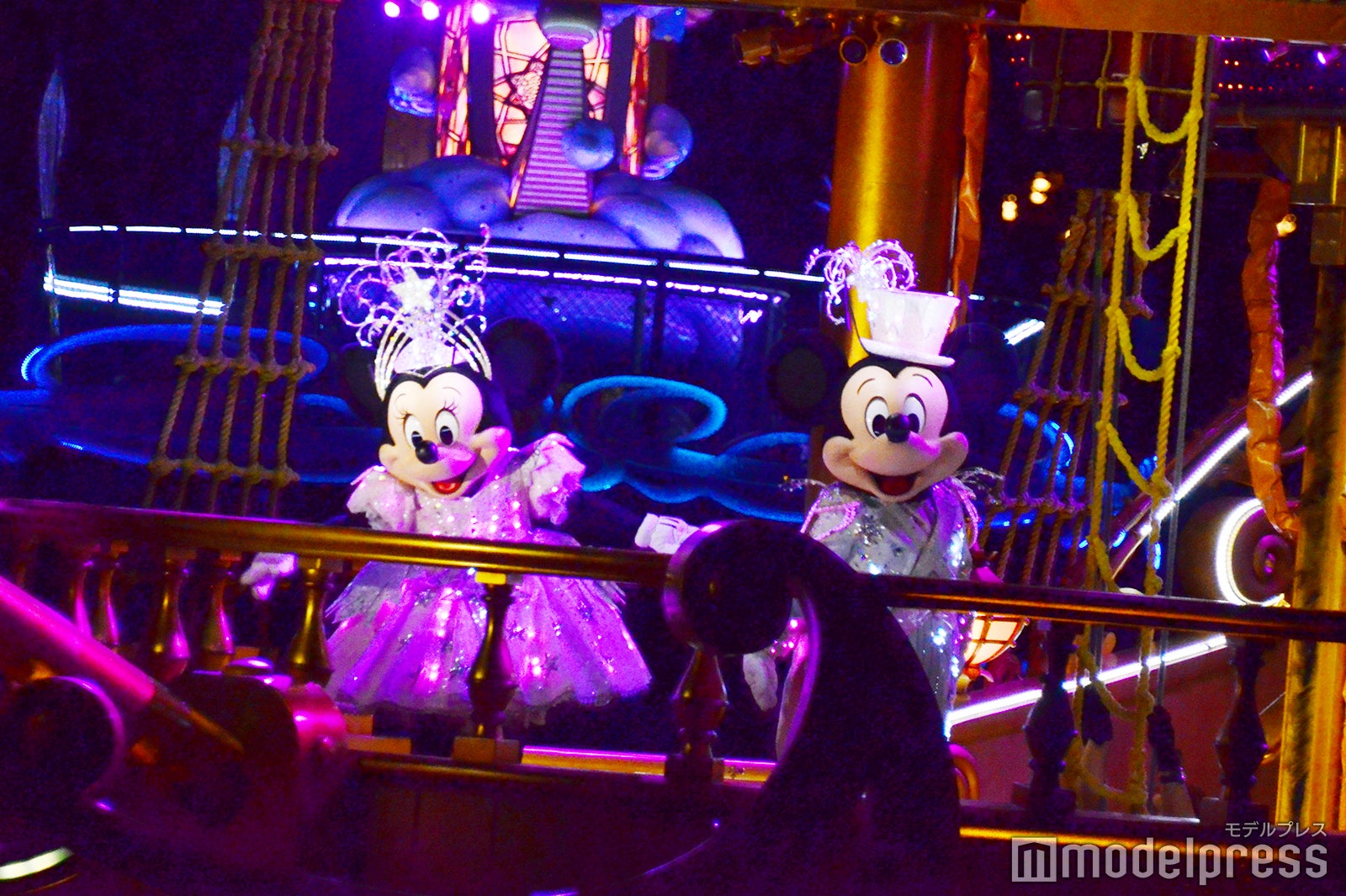 完璧 東京ディズニーシー “95億円” 新ナイトショー「ビリーヴ」初披露 その他
