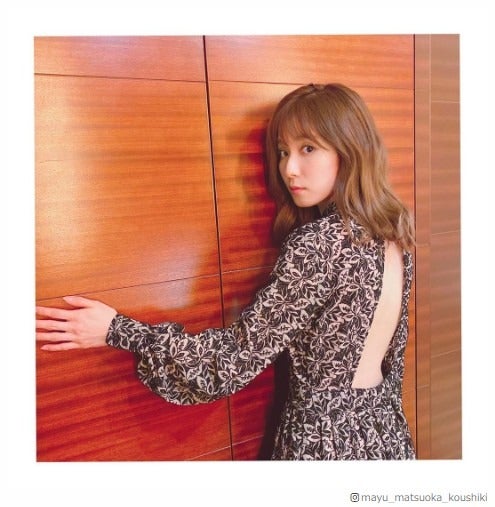 松岡茉優、SEXYワンピで美背中披露 衣装へのこだわり明かす