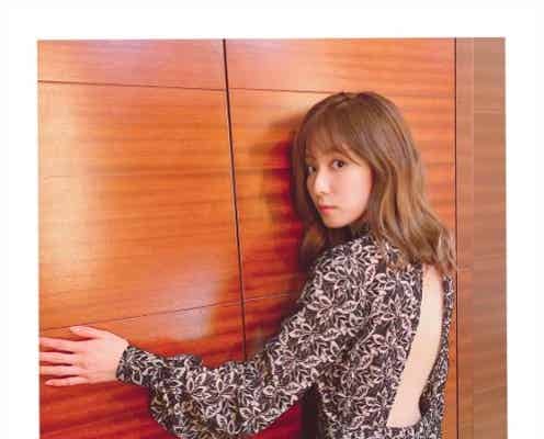 松岡茉優、SEXYワンピで美背中披露 衣装へのこだわり明かす