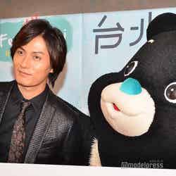 加藤和樹、台北市公式キャラクターの熊讚 Bravo（C）モデルプレス